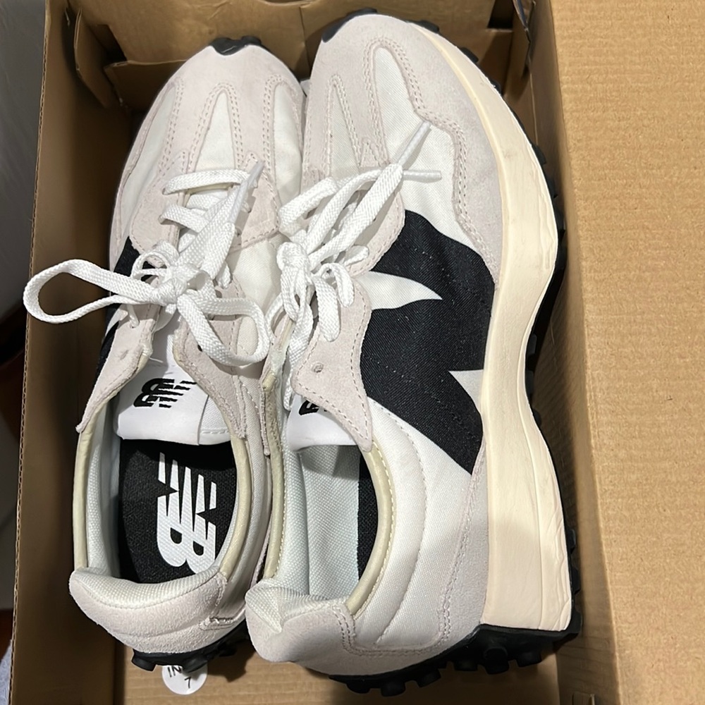 New Balance 327